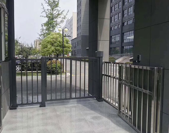 栅栏门
