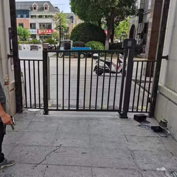 栅栏门