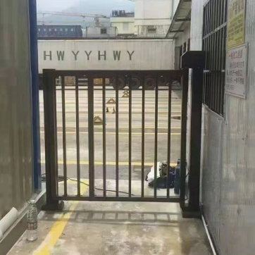 栅栏门